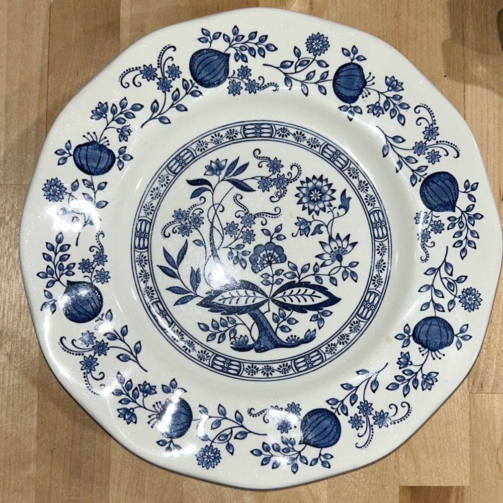 Enoch Wedgewood Tunstall blue onion dinner plates, made in England, blue & white